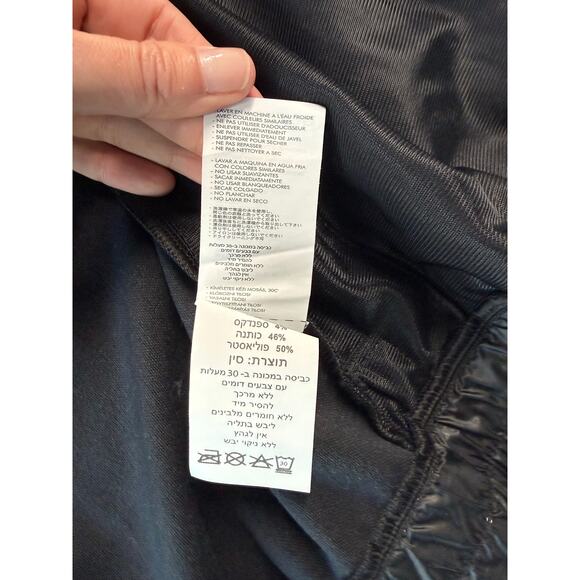 Saucony Women Running Jacket Size Medium Spell Out Logo Black Iridescent Pockets - Picture 6 of 8